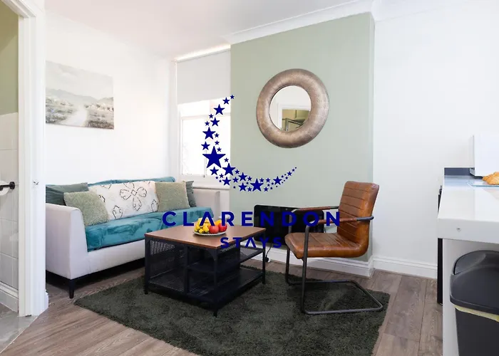 New! Stylish Central Apartment Near Train Station