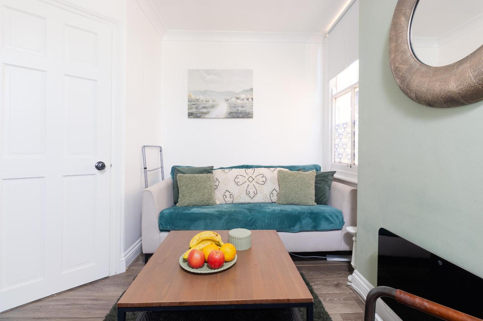 New! Stylish Near Train Station * Coventry