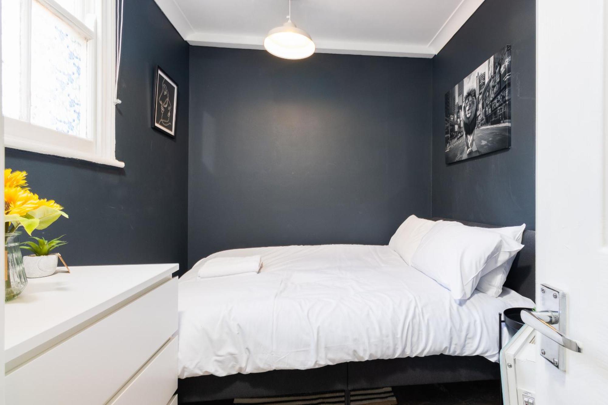 New! Stylish Near Train Station