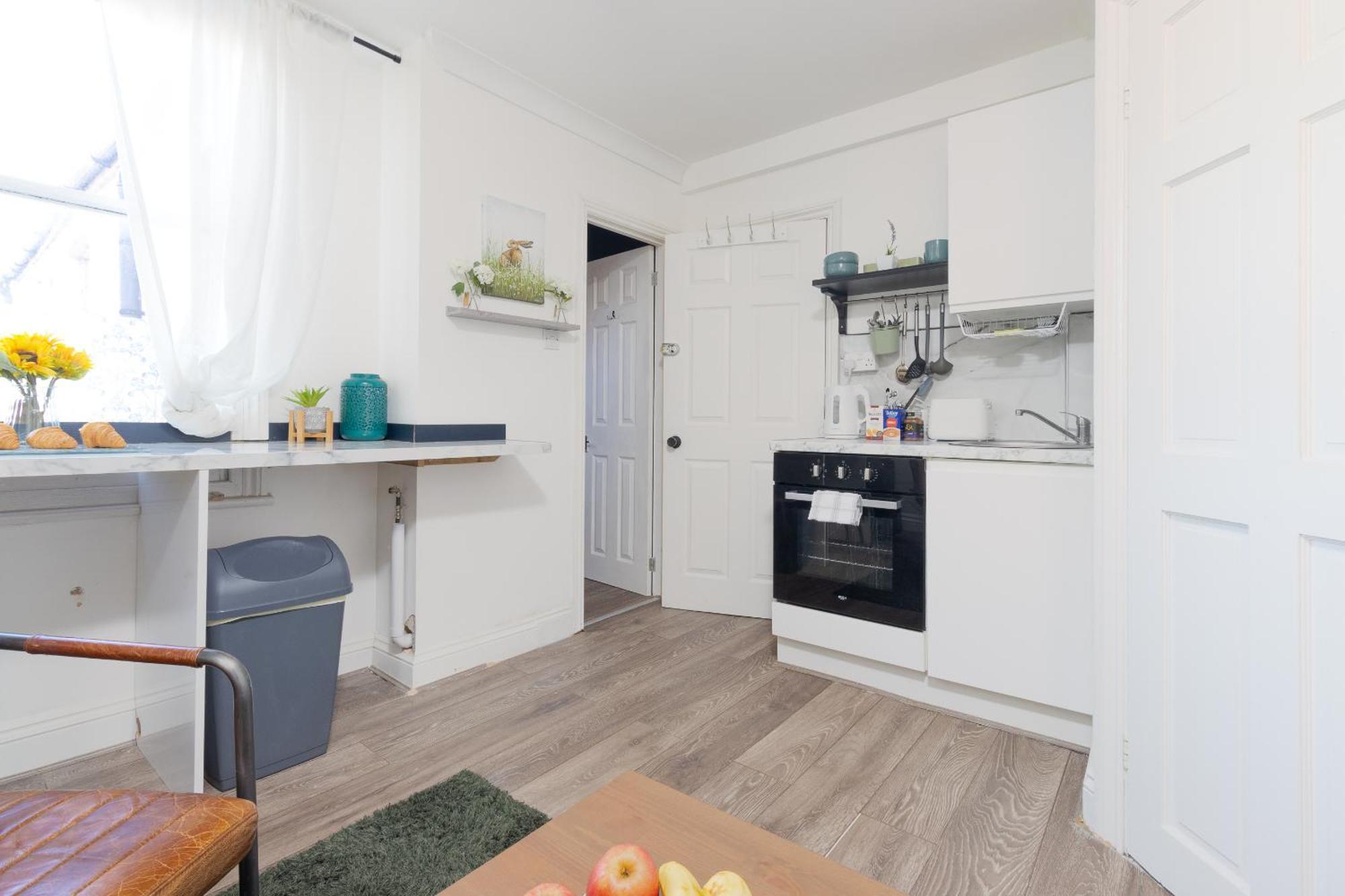 New! Stylish Near Train Station *